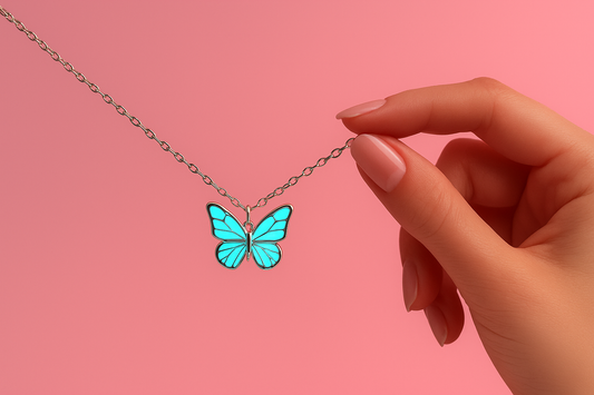 Vintage Luminous Butterfly Necklace – Glow-in-the-Dark Pendant for Parties & Gifts