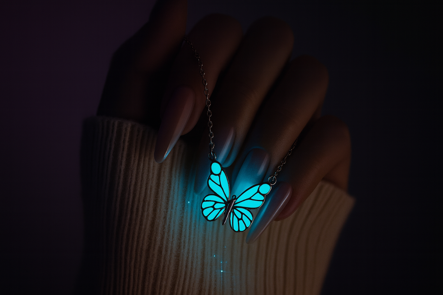 Vintage Luminous Butterfly Necklace – Glow-in-the-Dark Pendant for Parties & Gifts