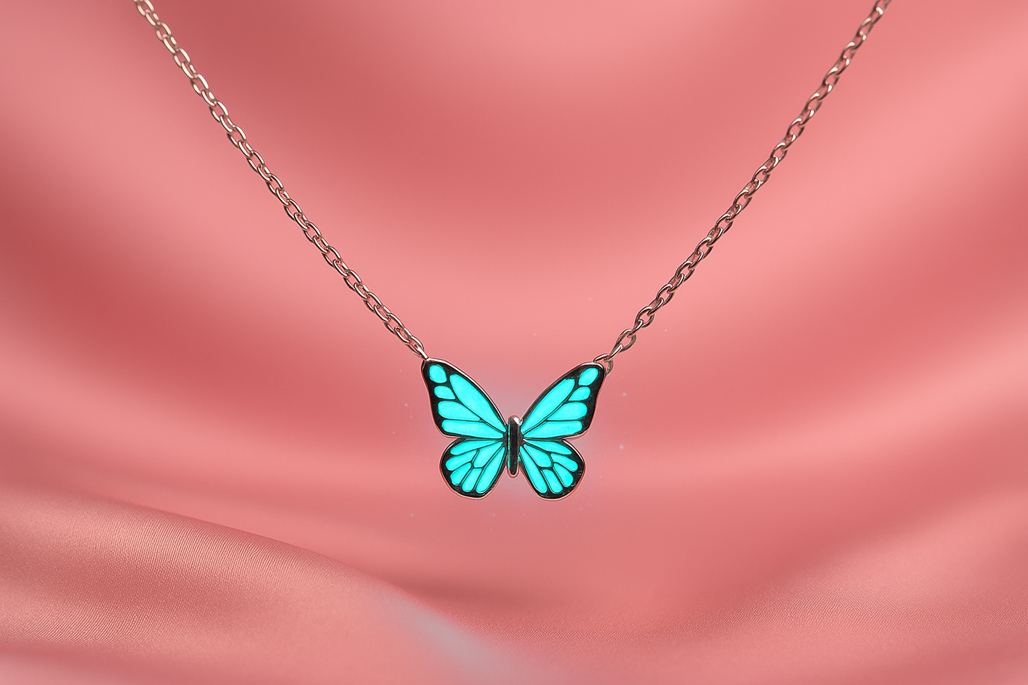 Vintage Luminous Butterfly Necklace – Glow-in-the-Dark Pendant for Parties & Gifts